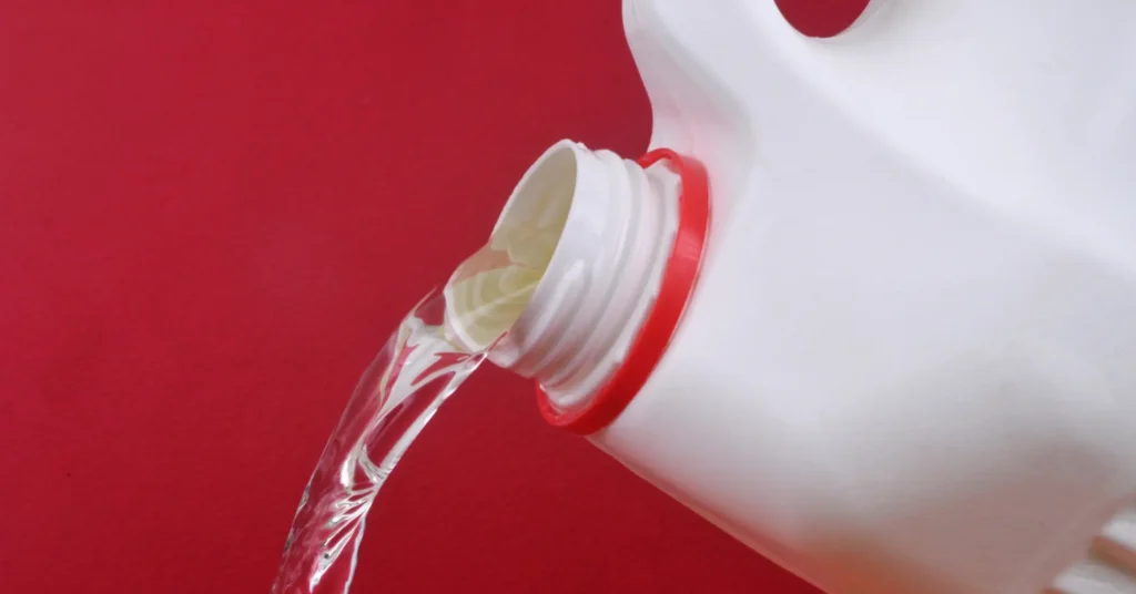 can bleach unclog a toilet