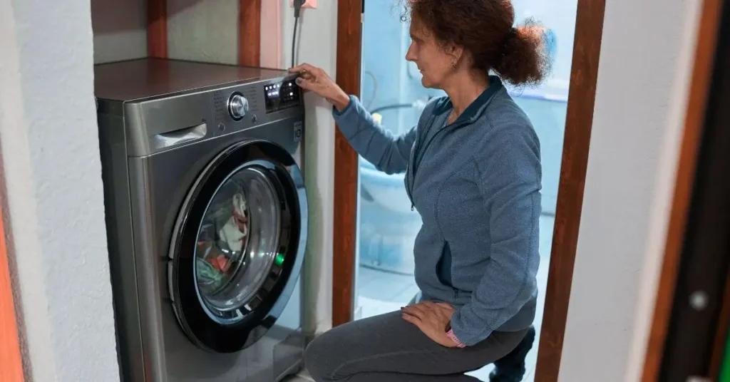 how much hot water does a washing machine use