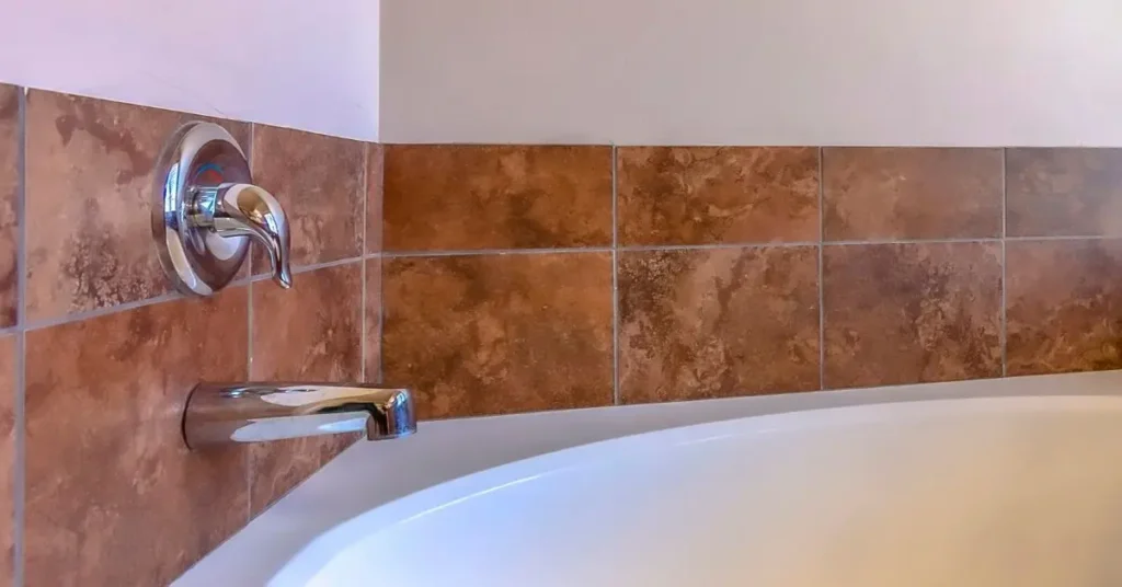 why is my bathtub filling up with dirty water